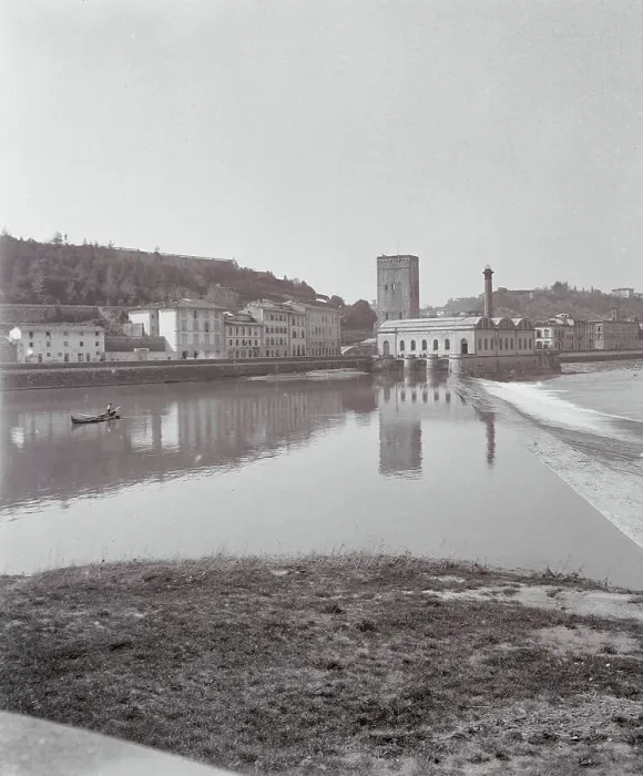 Framed Print : View Looking Across Arno River Framed Print : View Looking Across Arno River
