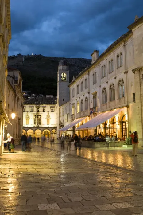 Framed Print : View of Luza Square in Dubrovnik, Croatia Framed Print : View of Luza Square in Dubrovnik, Croatia