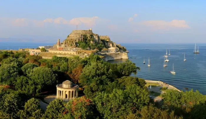Framed Print : View on the Maitland Rotunda and the old fortress, Corfu, Greece Framed Print : View on the Maitland Rotunda and the old fortress, Corfu, Greece