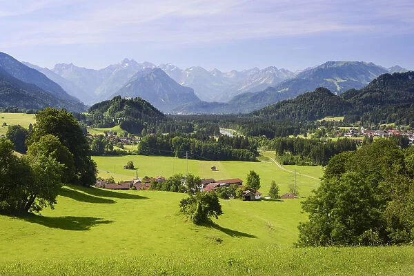 View from Malerwinkel on the valley of the Iller, behind Oberstdorf and the Alps, Hinang, Upper Oberallgau district, Bavaria, Germany