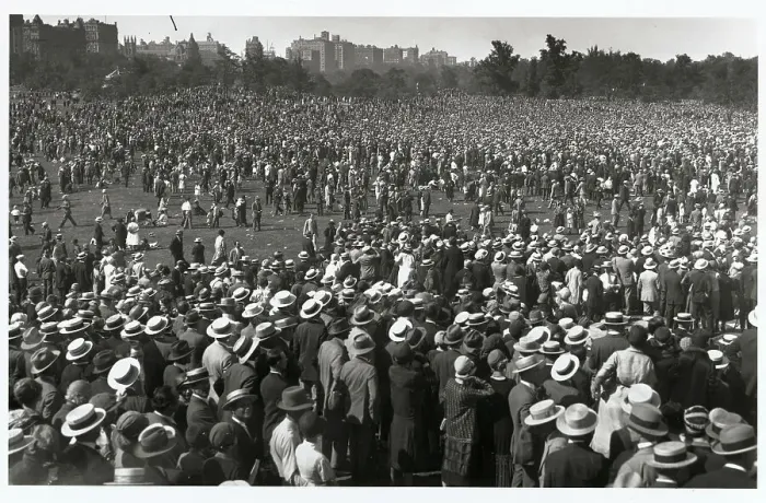 Framed Print : View of Mass of People Waiting for Lindbergh Framed Print : View of Mass of People Waiting for Lindbergh