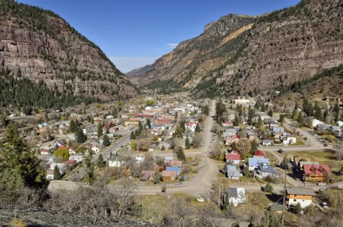 Framed Print : View from the mountain pass of Highway 550 over the gold and silver mining town of Ouray, Colorado, USA Framed Print : View from the mountain pass of Highway 550 over the gold and silver mining town of Ouray, Colorado, USA