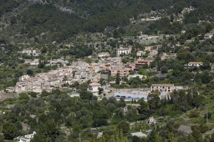Framed Print : View of the mountain village of Estellencs, Serra de Tramuntana, Northwestern Coast, Mallorca, Balearic Islands, Spain, Europe Framed Print : View of the mountain village of Estellencs, Serra de Tramuntana, Northwestern Coast, Mallorca, Balearic Islands, Spain, Europe