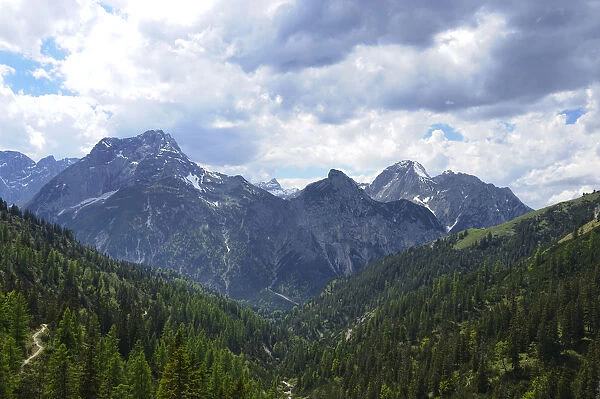 View from Mt. Plumsjoch on the Karwendelgebirge mountains, Rissbachtal, Tyrol, Austria, Europe