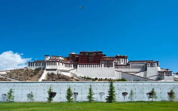 Framed Print : Front view of Potala palace Framed Print : Front view of Potala palace