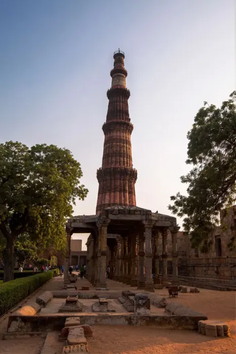 Framed Print : View of Qutub Minar in Qutb Complex, Mehrauli, Delhi, India Framed Print : View of Qutub Minar in Qutb Complex, Mehrauli, Delhi, India