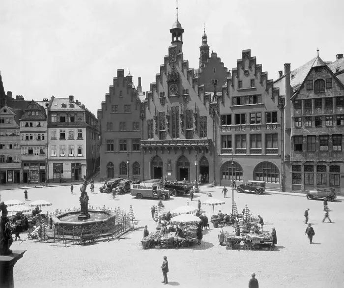 Framed Print : View of Roemer Sqaure Framed Print : View of Roemer Sqaure