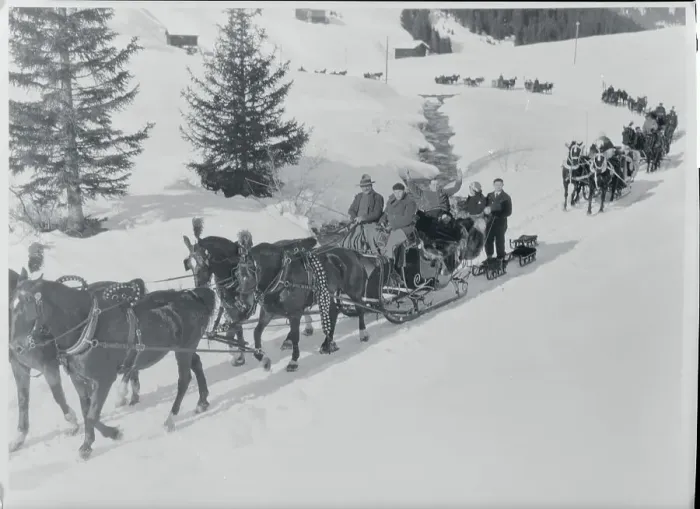 Framed Print : View of Sleigh Riders Framed Print : View of Sleigh Riders
