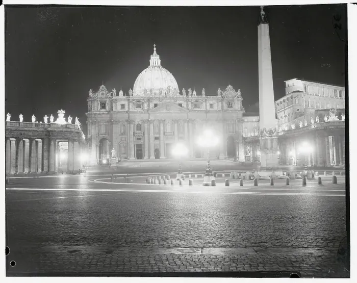 Framed Print : View of St. Peter's Square Framed Print : View of St. Peter's Square