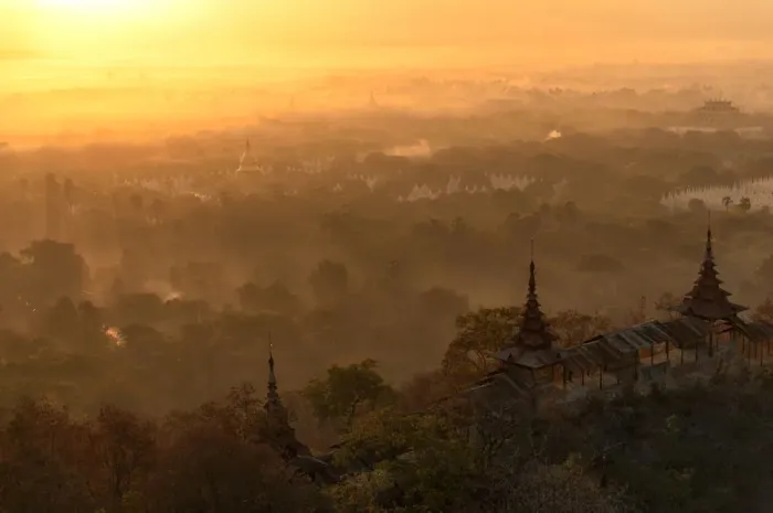 Framed Print : View sunrise from Sutaunppyei Pagoda, Mandalay hill Framed Print : View sunrise from Sutaunppyei Pagoda, Mandalay hill