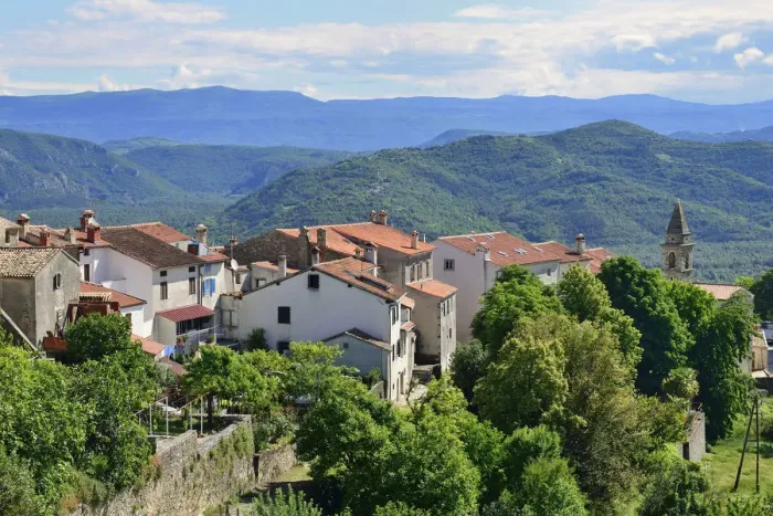 Framed Print : View across the town with the Church of Saint Margareth, Motovun, Montona, Mirna Valley, Istria, Croatia Framed Print : View across the town with the Church of Saint Margareth, Motovun, Montona, Mirna Valley, Istria, Croatia