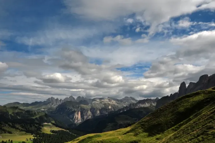 Framed Print : A view of the Val Gardena, from Passo Sella Framed Print : A view of the Val Gardena, from Passo Sella