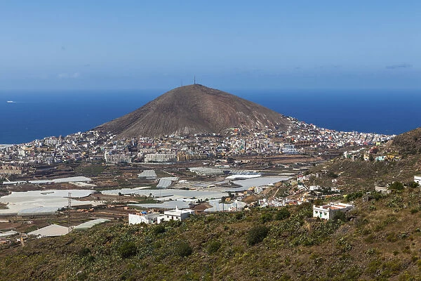 View of the village of Galdar de Sardina and Mount Pico de Galdar, Galdar, Gran Canaria, Canary Islands, Spain, Europe, PublicGround