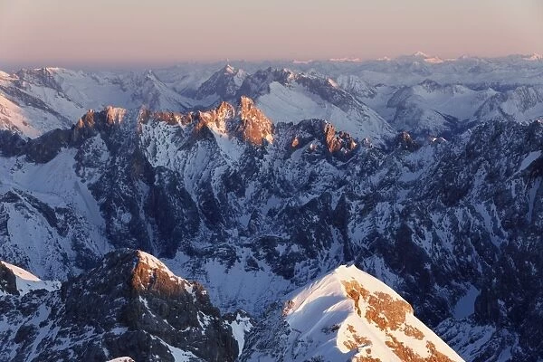 View from Zugspitze Mountain over the Hoellentalspitzen Mountains and Dreitorspitze Mountain in the evening light, Wetterstein Mountains, Upper Bavaria, Bavaria, Germany, Europe