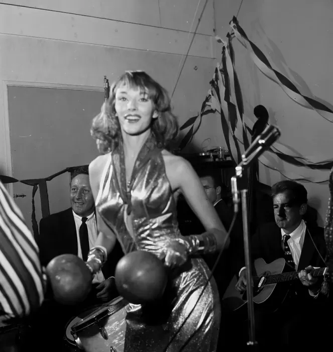 Framed Print : Vikki Dougan Framed Print : Vikki Dougan