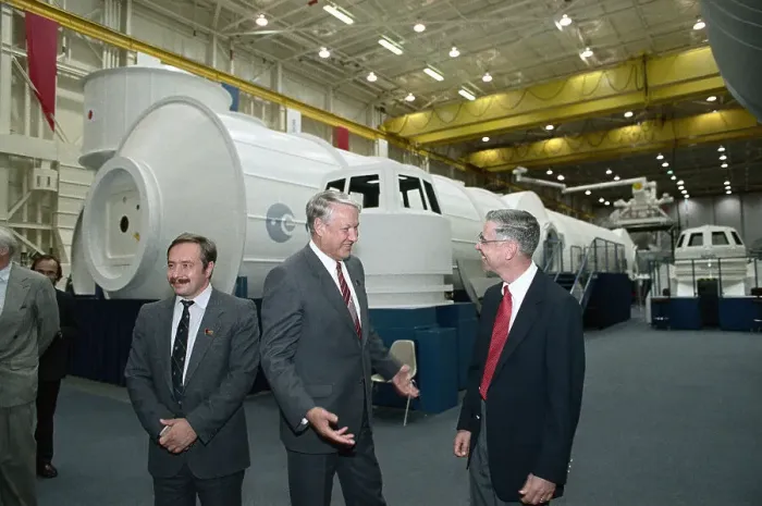 Framed Print : Viktor Yaroshen and Boris Yeltsin Talking with NASA Worker Framed Print : Viktor Yaroshen and Boris Yeltsin Talking with NASA Worker