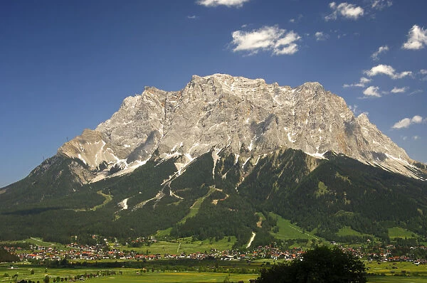 The village Ehrwald at the foot of the Wettersteingebirge mountains with Mt. Zugspitze, Tiroler Zugspitze, Austria, Europe