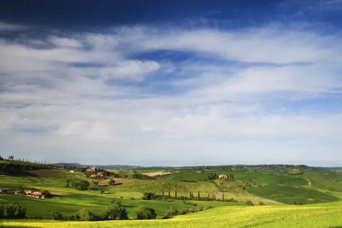 Framed Print : Villas in Tuscan landscape, Tuscany, Italy Framed Print : Villas in Tuscan landscape, Tuscany, Italy