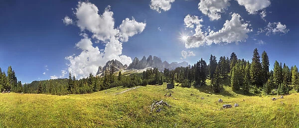 Villnoess or Funes Valley with the Geisler Group, Odle Mountains, Dolomites, South Tyrol, Italy, Europe