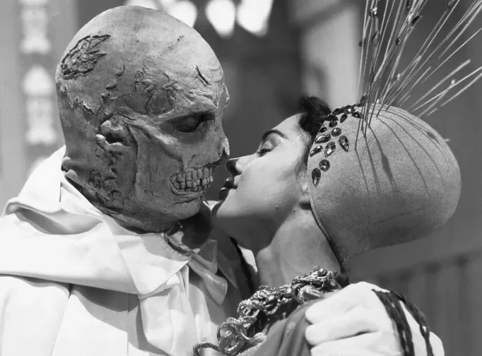 Framed Print : Vincent Price and Virginia North in The Abominable Dr. Phibes Framed Print : Vincent Price and Virginia North in The Abominable Dr. Phibes