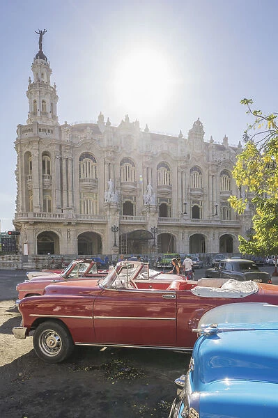Vintage cars in front of Havana?s National Theater