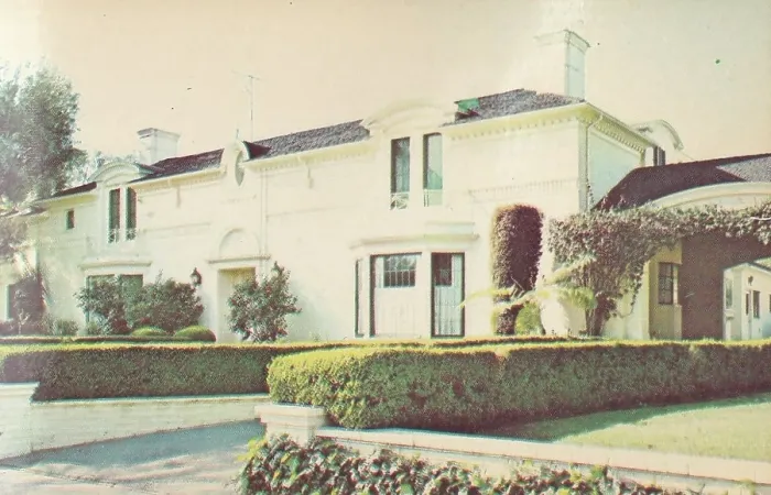 Framed Print : Vintage souvenir postcard, Paul Newman's Home, Hollywood Homes of the Stars series, ca 1967 Framed Print : Vintage souvenir postcard, Paul Newman's Home, Hollywood Homes of the Stars series, ca 1967