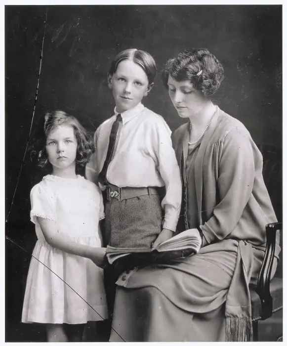 Framed Print : Viscountess and Children