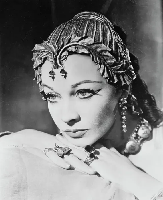 Framed Print : Vivien Leigh as Cleopatra Framed Print : Vivien Leigh as Cleopatra