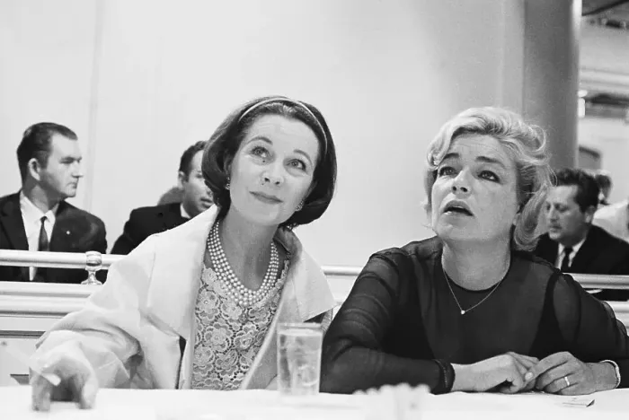 Framed Print : Vivien Leigh and Simone Signoret at Rehearsal Framed Print : Vivien Leigh and Simone Signoret at Rehearsal
