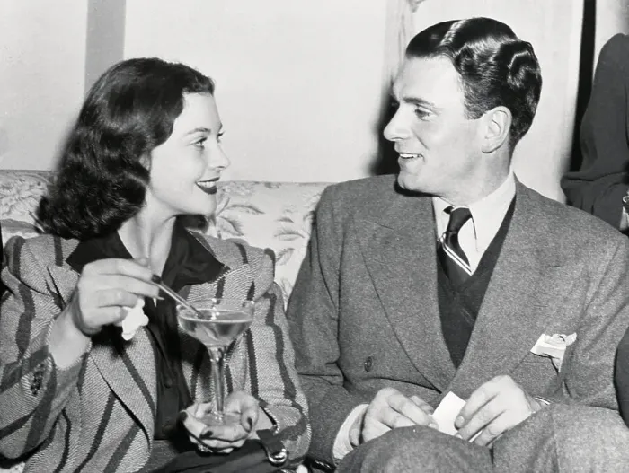 Framed Print : Vivien Leigh Smiling at Laurence Oliver Framed Print : Vivien Leigh Smiling at Laurence Oliver