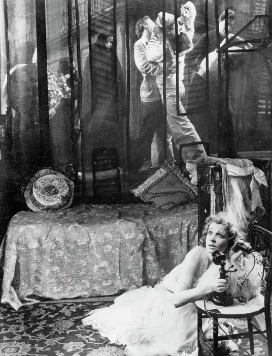 Framed Print : Vivien Leigh in A Streetcar Named Desire Framed Print : Vivien Leigh in A Streetcar Named Desire