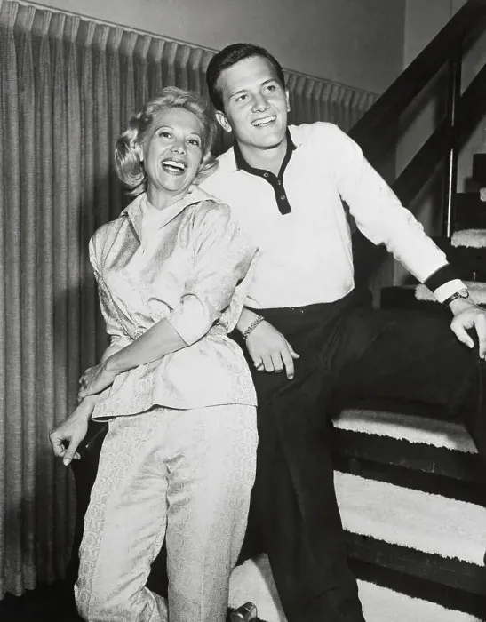 : Vocalist Dinah Shore and Pat Boone : Vocalist Dinah Shore and Pat Boone