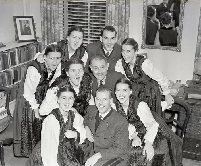 Framed Print : Von Trapp Family Singing Together Framed Print : Von Trapp Family Singing Together