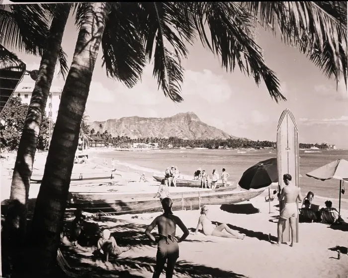 Framed Print : Waikiki Beach With Vacationers Framed Print : Waikiki Beach With Vacationers