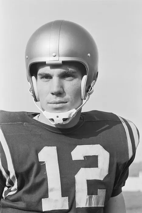 Framed Print : Waist-Up Outside Portrait Roger Staubach Framed Print : Waist-Up Outside Portrait Roger Staubach