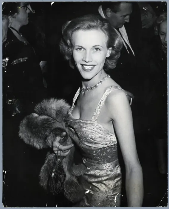 Framed Print : Waist-Up Smiling Honor Blackman at Premiere Framed Print : Waist-Up Smiling Honor Blackman at Premiere