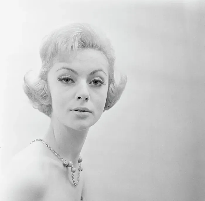 Framed Print : Waldorf Hotel Beauty Salon, 1961 Framed Print : Waldorf Hotel Beauty Salon, 1961