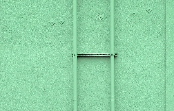 Wall and Pipes