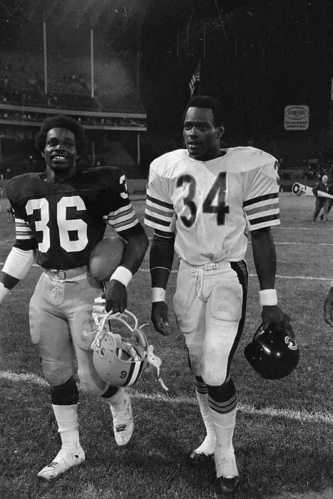 Framed Print : Walter Payton With Brother Eddie Framed Print : Walter Payton With Brother Eddie