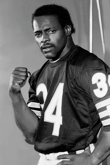 Framed Print : Walter Payton of The Chicago Bears filming the Super Bowl Shuffle at the Bears Training Camp in Lake Forest, Illinois Framed Print : Walter Payton of The Chicago Bears filming the Super Bowl Shuffle at the Bears Training Camp in Lake Forest, Illinois