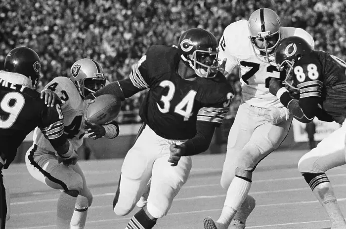 Framed Print : Walter Payton Eludes Oakland Raiders Tacklers Framed Print : Walter Payton Eludes Oakland Raiders Tacklers