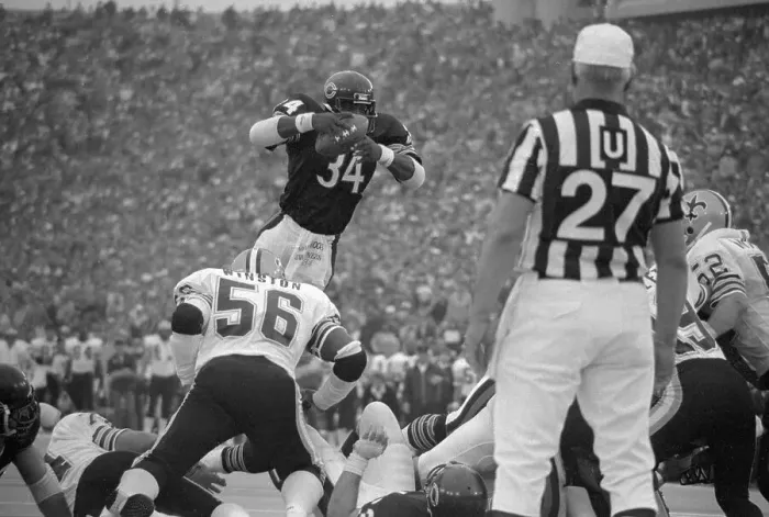 Framed Print : Walter Payton Leaps Over Dennis Winston to Score Framed Print : Walter Payton Leaps Over Dennis Winston to Score