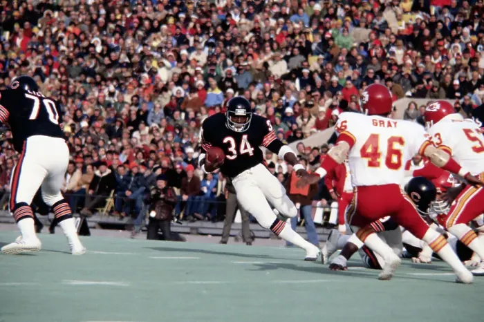 Framed Print : Walter Payton Runs Against Kansas City Chiefs Framed Print : Walter Payton Runs Against Kansas City Chiefs