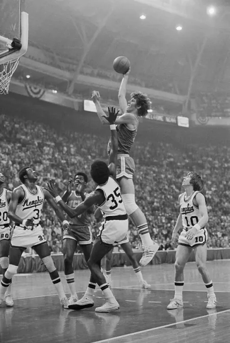 Framed Print : Bill Walton Making a Jump Shot Framed Print : Bill Walton Making a Jump Shot