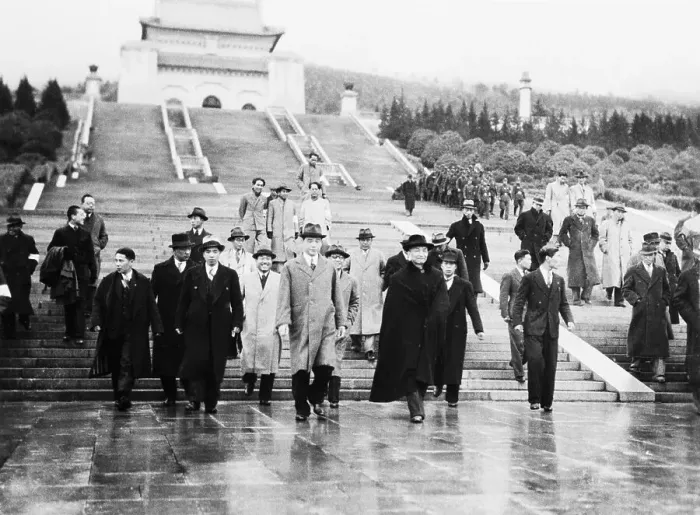 Framed Print : Wang Ching-Wei At Statue Of Sun Yat-Sen Framed Print : Wang Ching-Wei At Statue Of Sun Yat-Sen