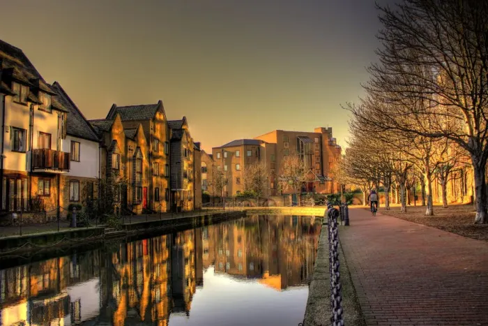 Framed Print : Wapping Cannal Framed Print : Wapping Cannal