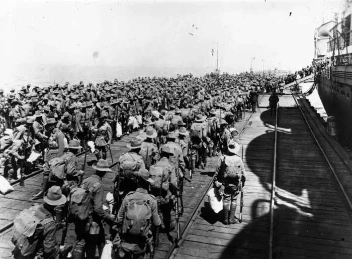 Framed Print : To War. December 1914: Australians soldiers embarking at Melbourne to fight in WW I Framed Print : To War. December 1914: Australians soldiers embarking at Melbourne to fight in WW I