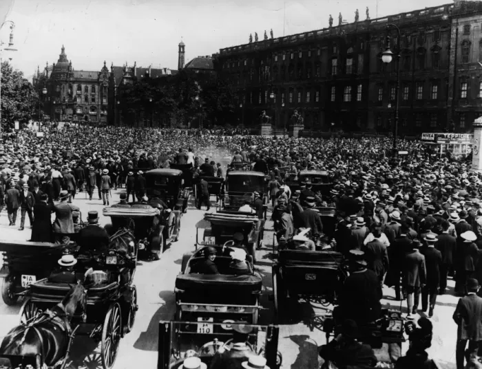 Framed Print : War Fever. August 1914: Crowds in the streets of Berlin following the declaration of war Framed Print : War Fever. August 1914: Crowds in the streets of Berlin following the declaration of war