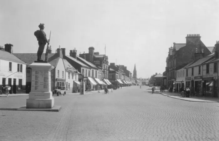Framed Print : Annan. War memorial and High Street, Annan, Scotland, circa 1910 Framed Print : Annan. War memorial and High Street, Annan, Scotland, circa 1910