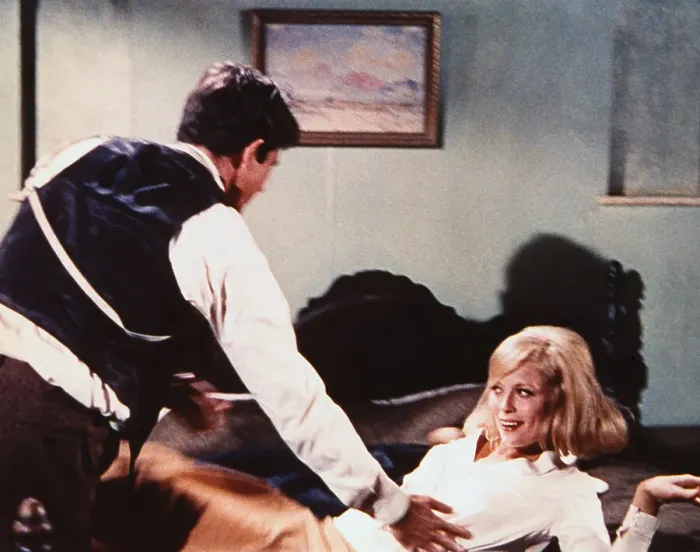 Framed Print : Warren Beatty and Faye Dunaway